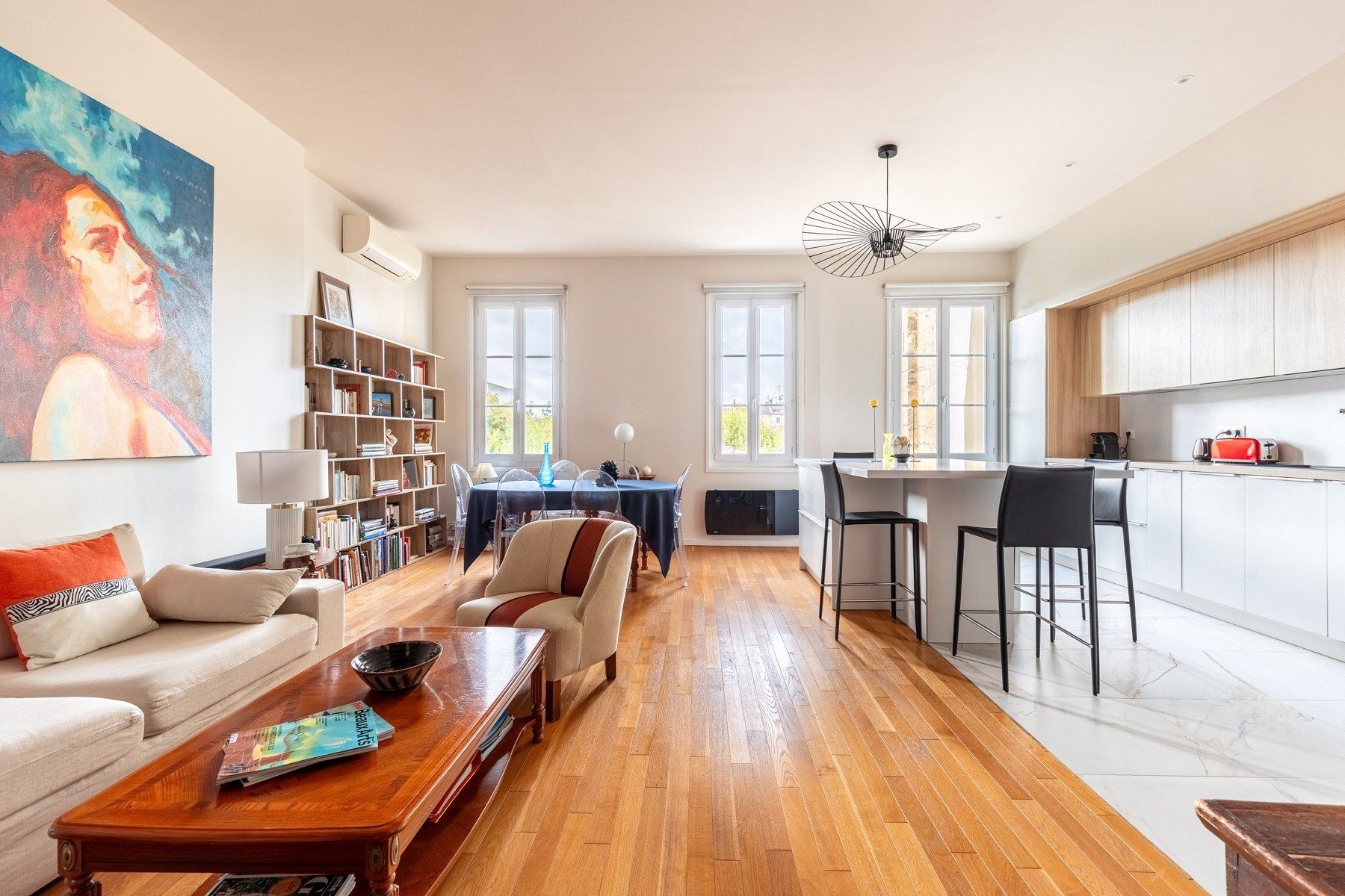 luxury apartment 4 Rooms for sale on BORDEAUX (33000)