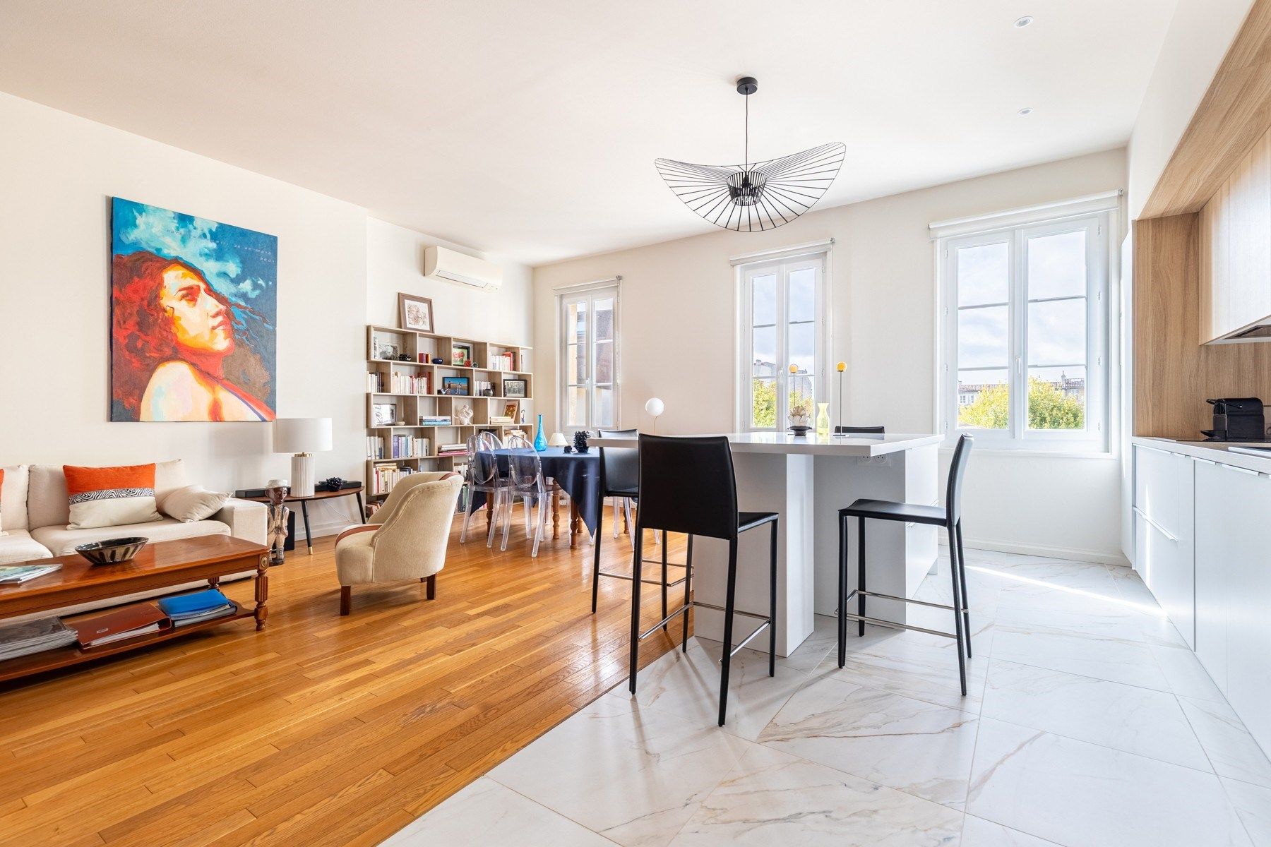 luxury apartment 4 Rooms for sale on BORDEAUX (33000)