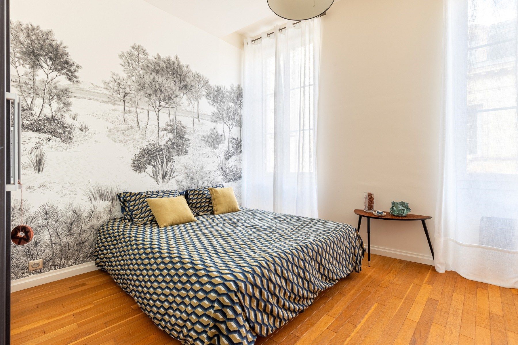 luxury apartment 4 Rooms for sale on BORDEAUX (33000)