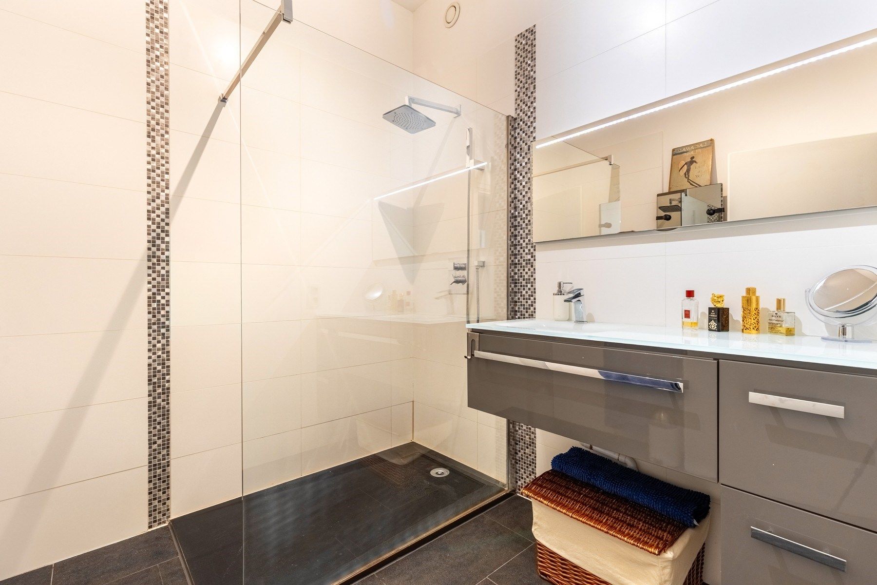 luxury apartment 4 Rooms for sale on BORDEAUX (33000)