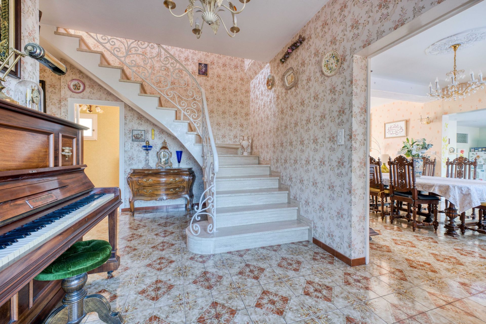 luxury house 8 Rooms for sale on LE CHATEAU D OLERON (17480)