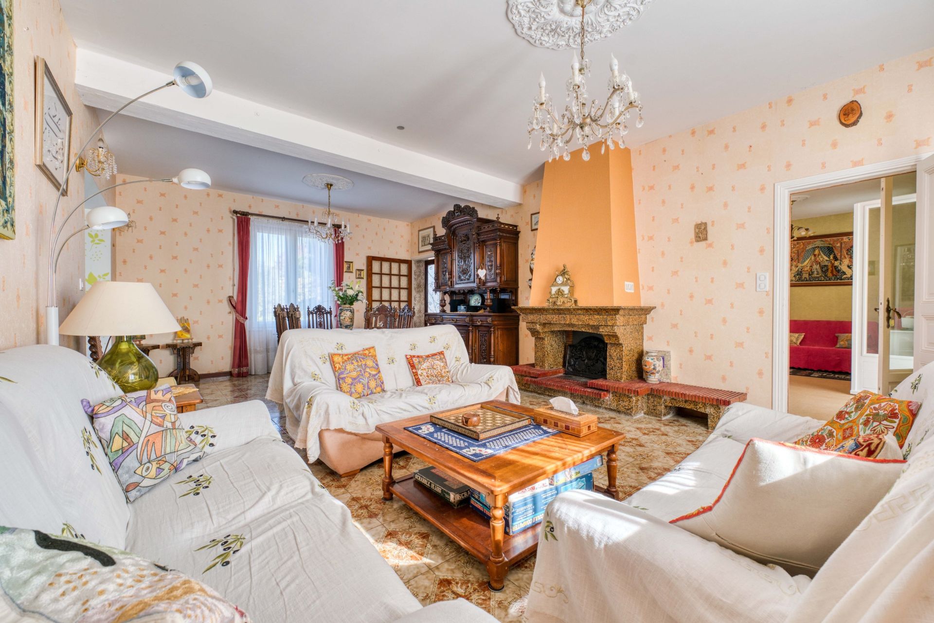 luxury house 8 Rooms for sale on LE CHATEAU D OLERON (17480)