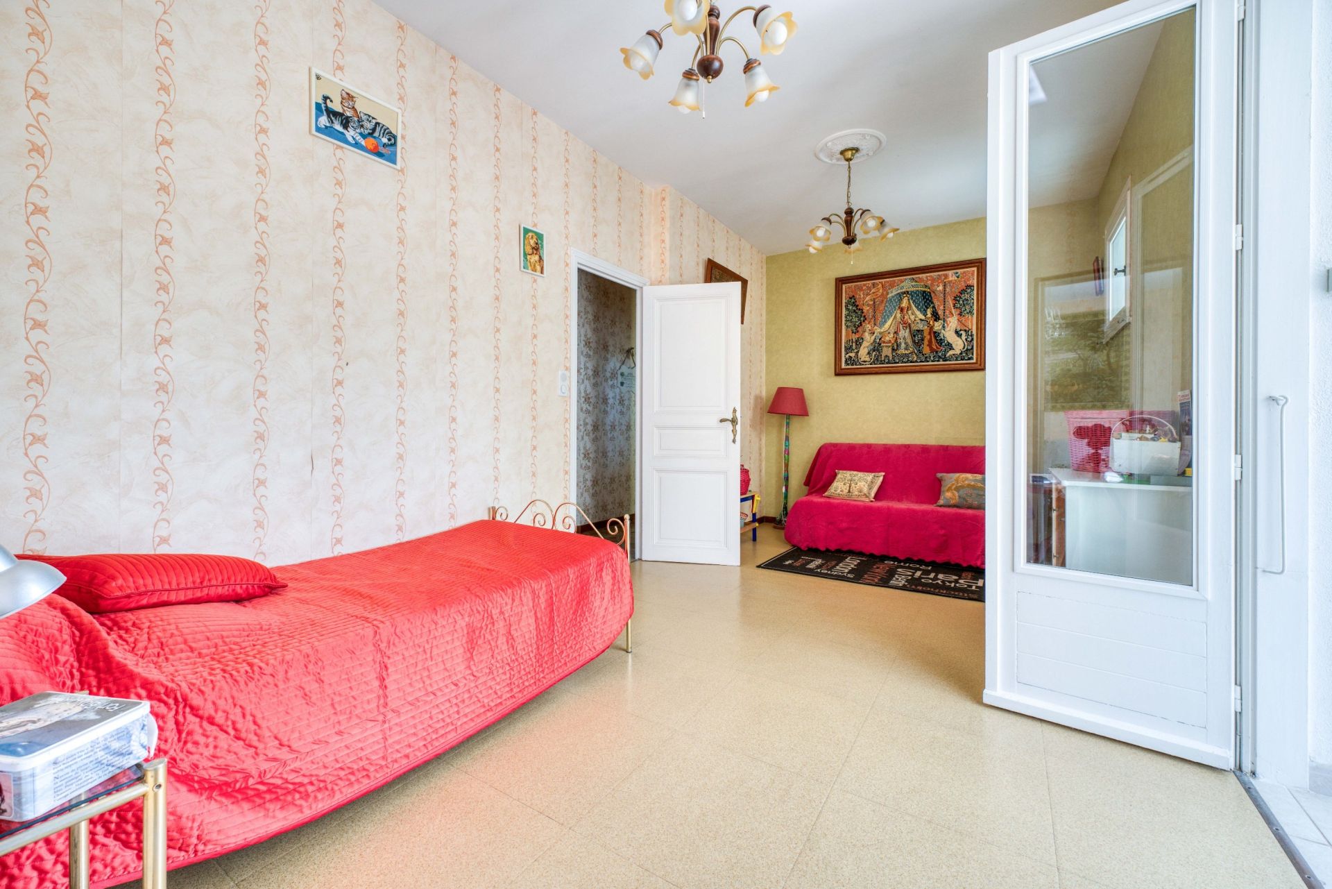 luxury house 8 Rooms for sale on LE CHATEAU D OLERON (17480)