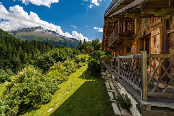 luxury chalet 9 Rooms for sale on CHAMONIX MONT BLANC (74400)