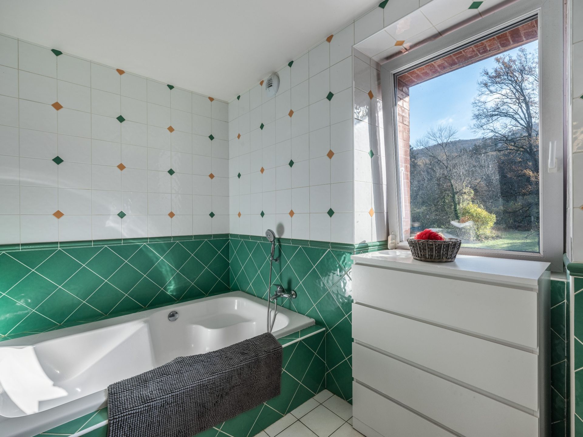 luxury house 7 Rooms for sale on MASSONGY (74140)