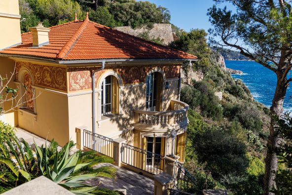 mansion 7 Rooms for sale on NICE (06000)