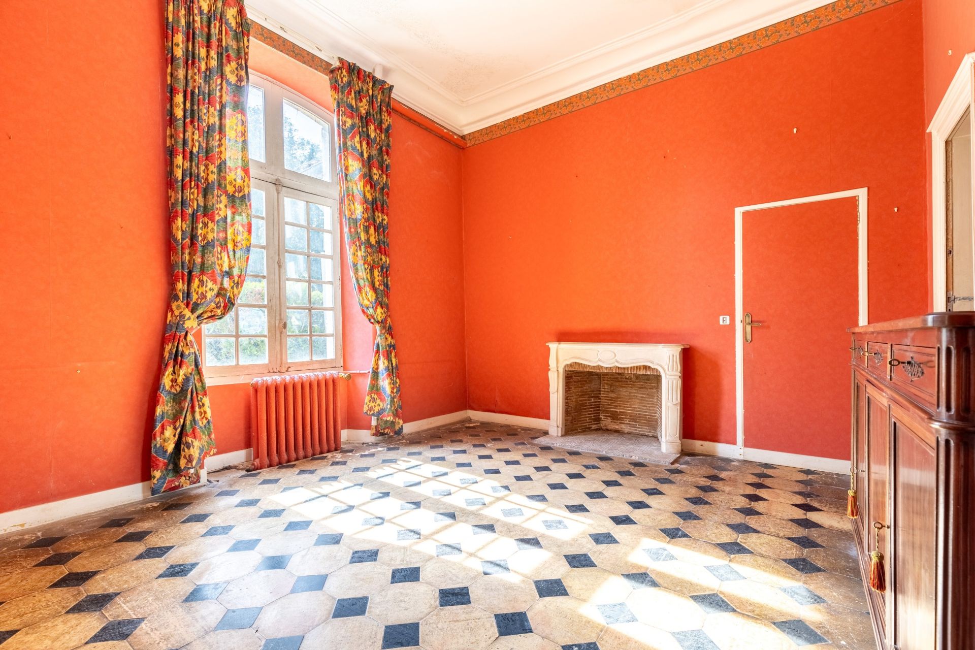 castle 10 Rooms for sale on BORDEAUX (33000)