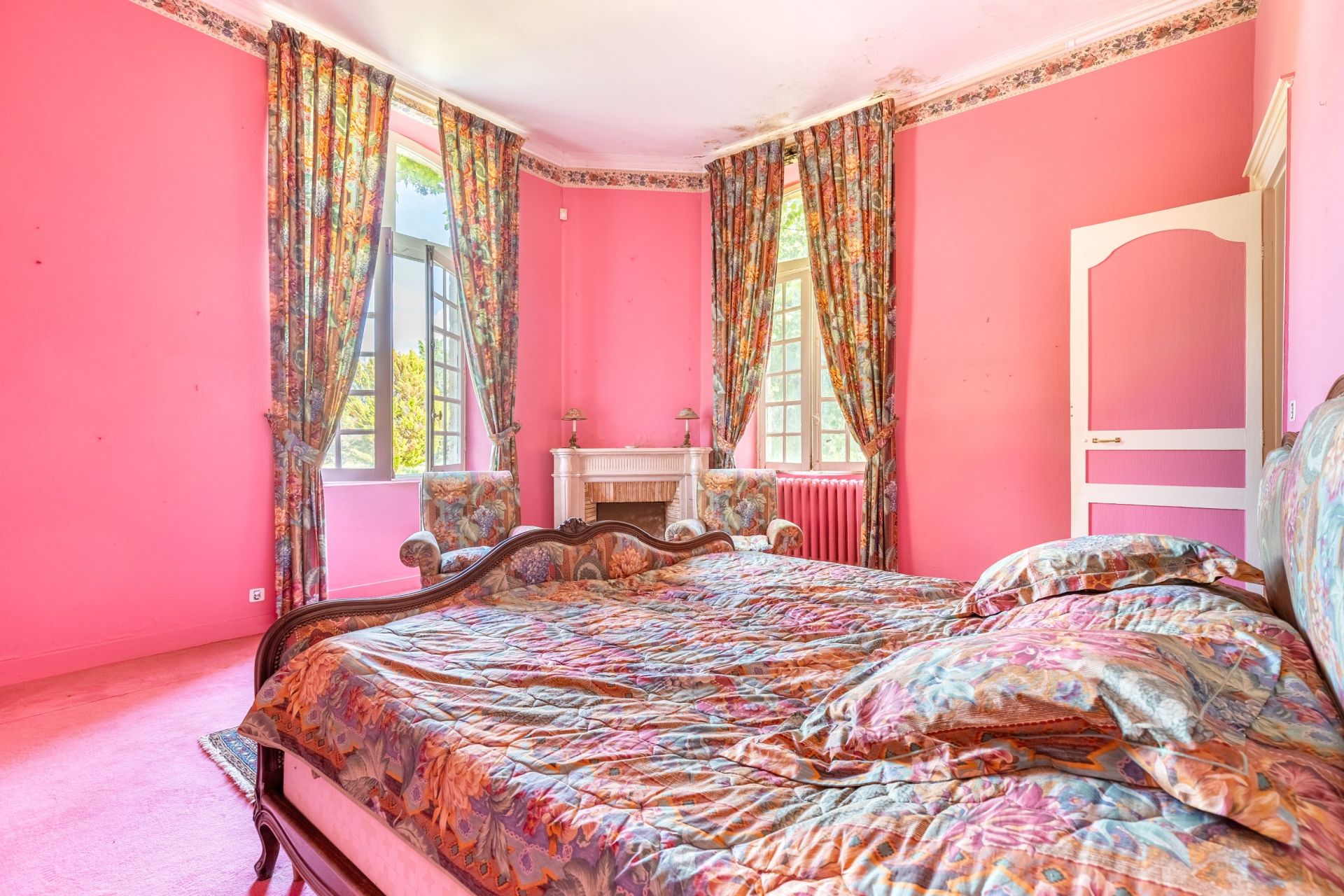 castle 10 Rooms for sale on BORDEAUX (33000)