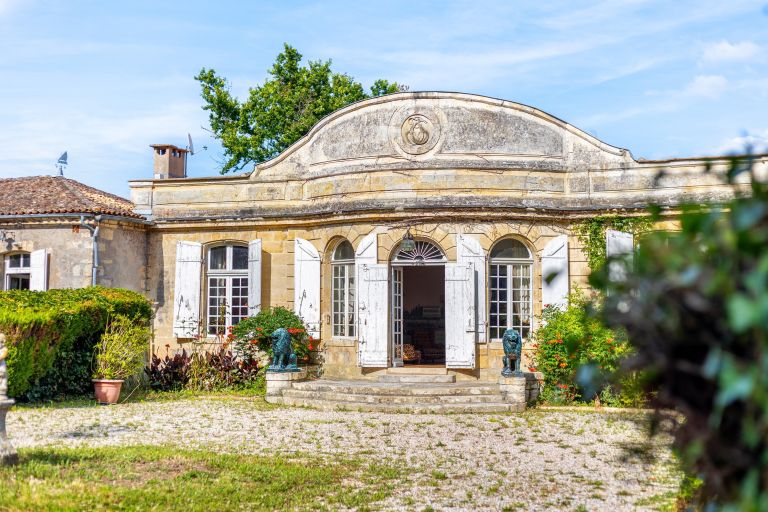 castle 10 Rooms for sale on BORDEAUX (33000)