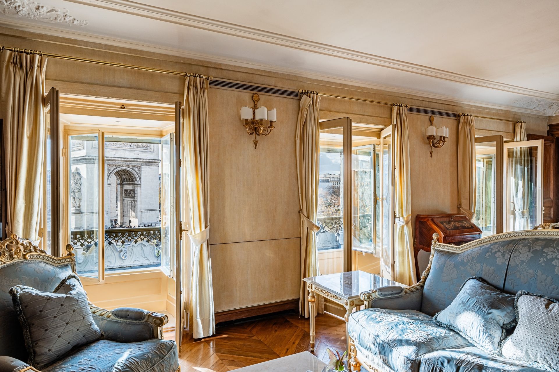 luxury apartment 4 Rooms for sale on PARIS (75008)