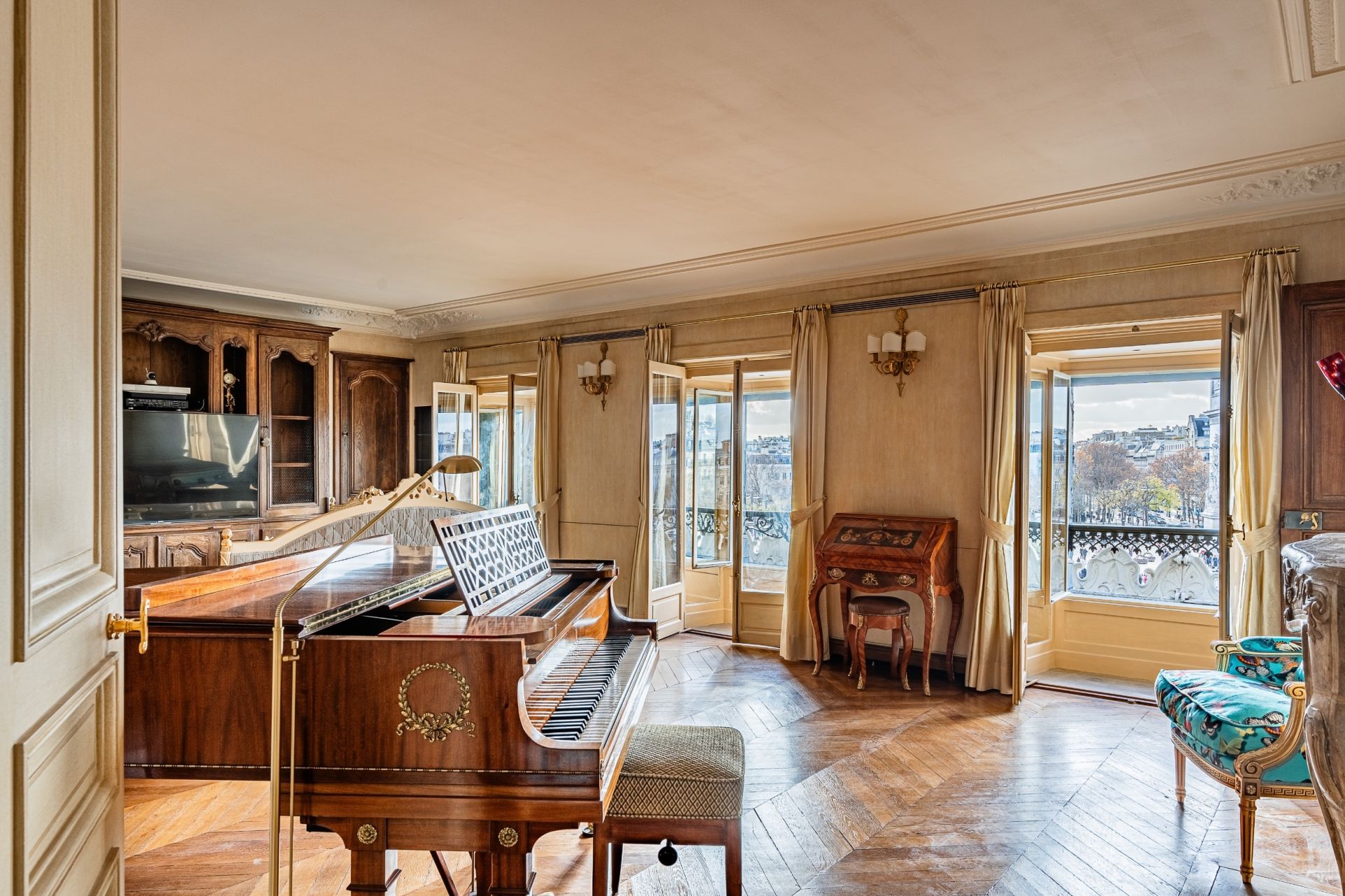 luxury apartment 4 Rooms for sale on PARIS (75008)