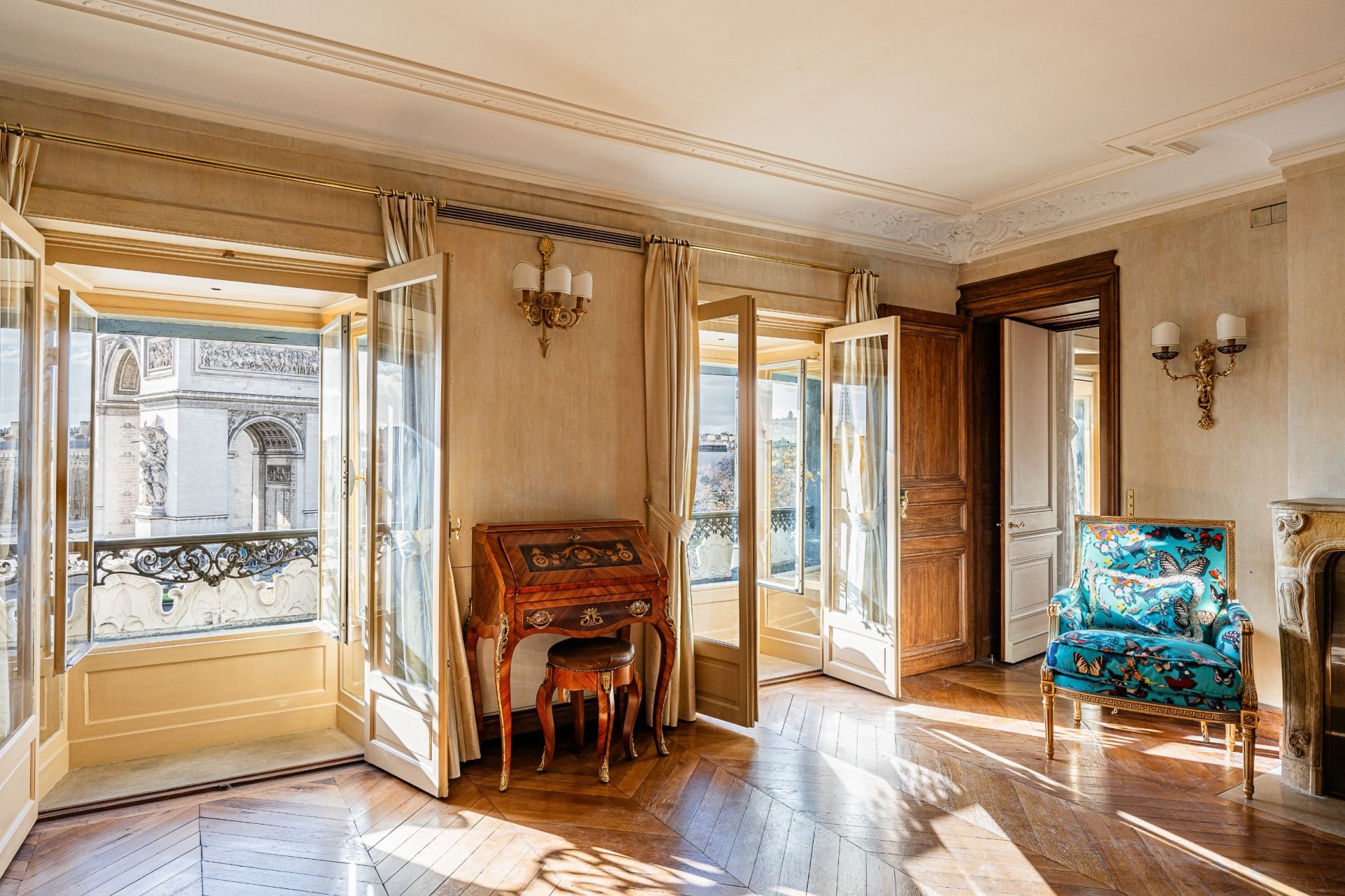 luxury apartment 4 Rooms for sale on PARIS (75008)