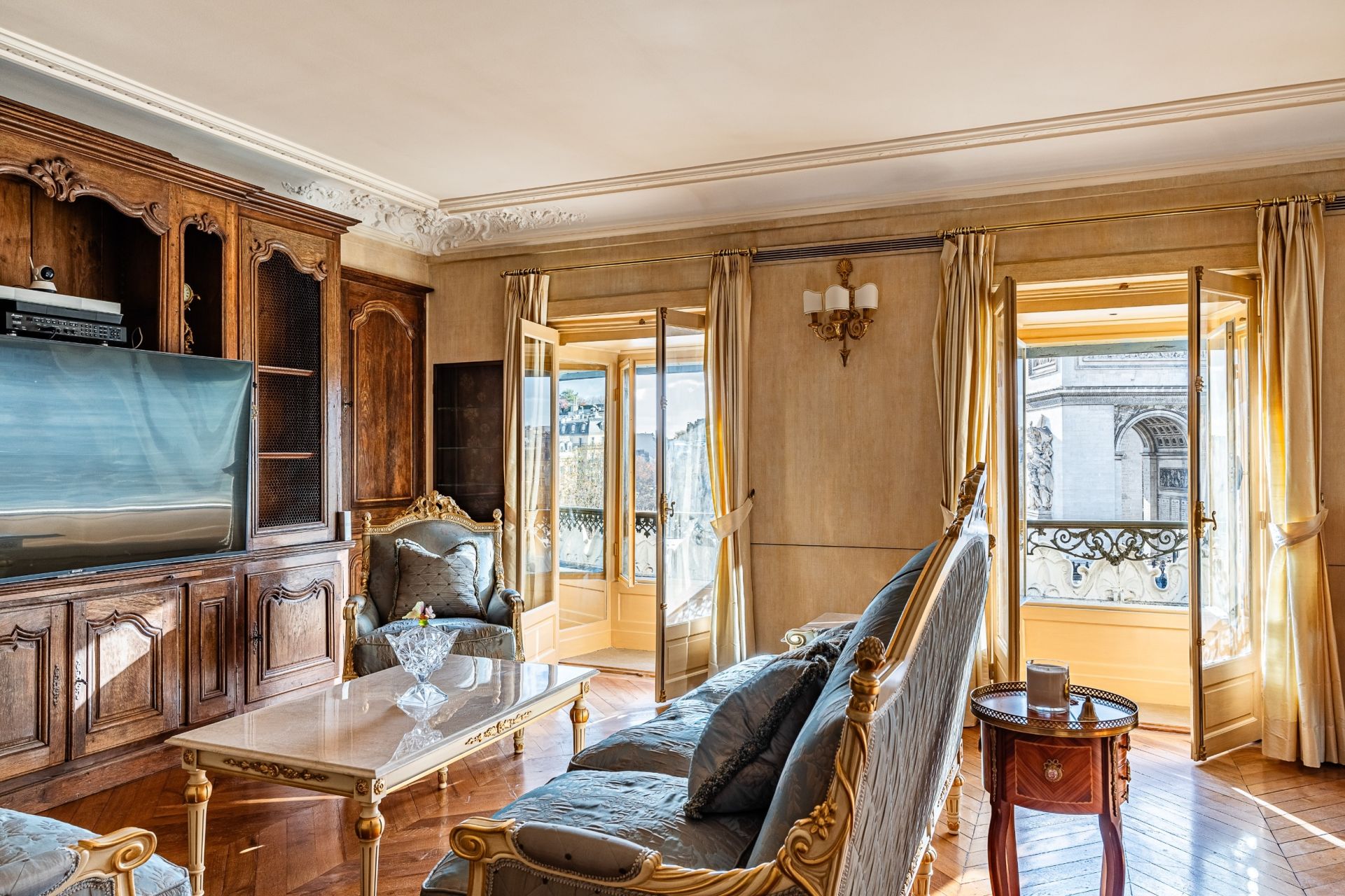 luxury apartment 4 Rooms for sale on PARIS (75008)