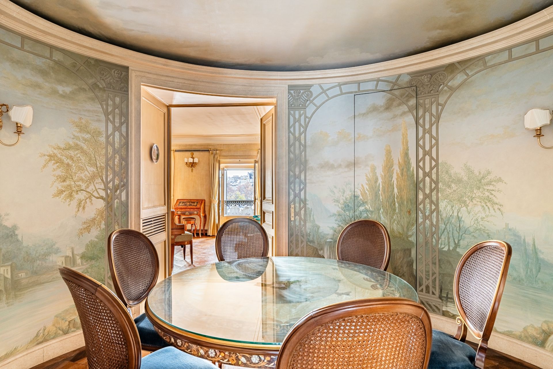 luxury apartment 4 Rooms for sale on PARIS (75008)