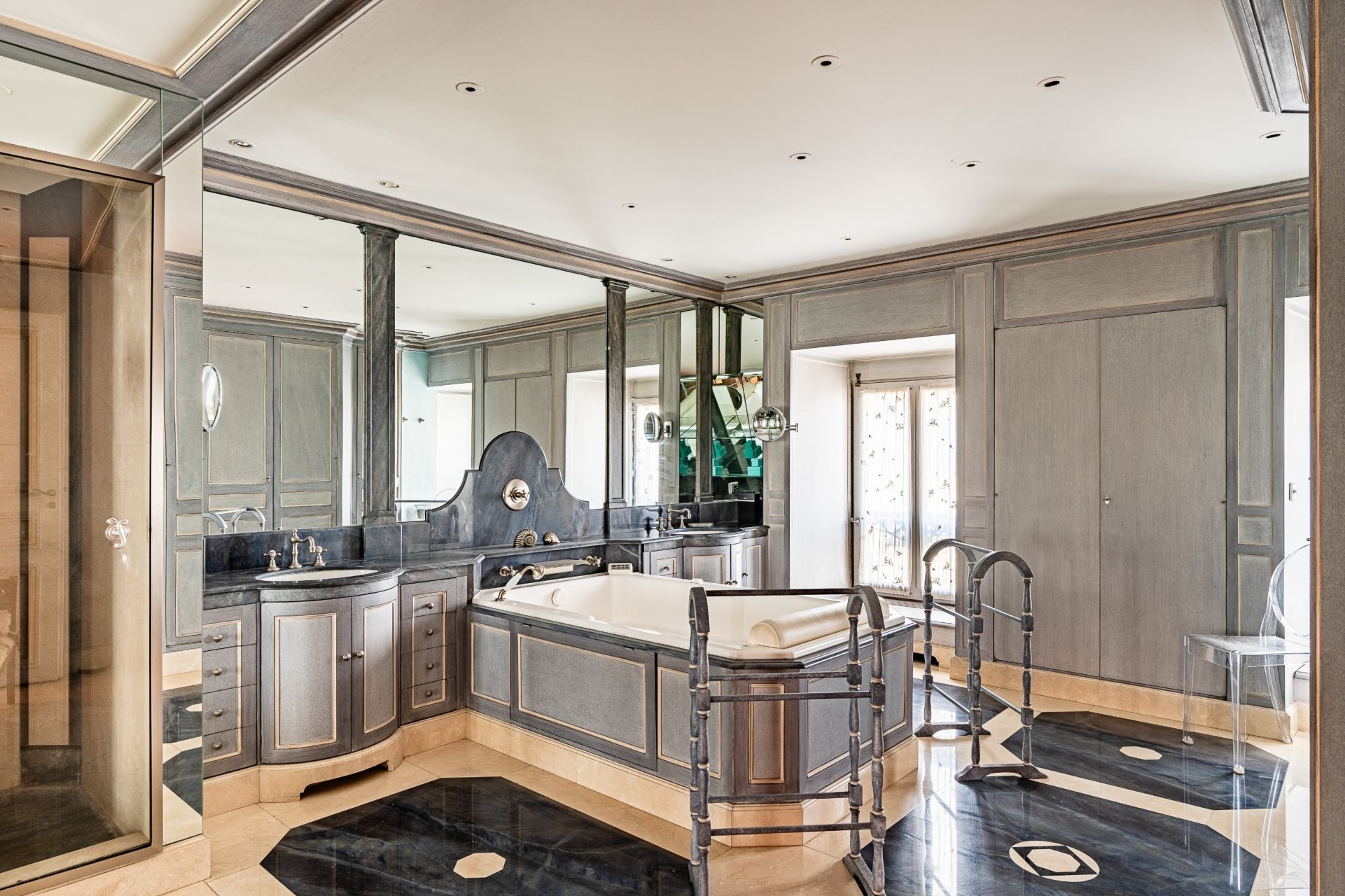 luxury apartment 4 Rooms for sale on PARIS (75008)