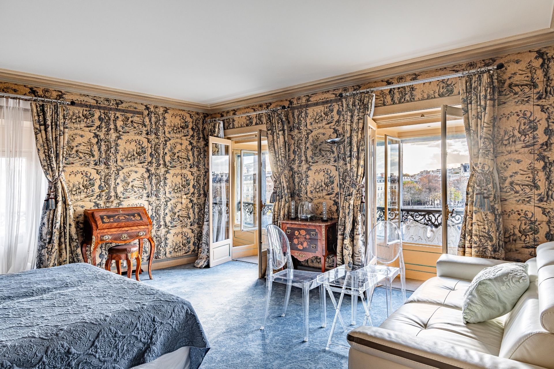 luxury apartment 4 Rooms for sale on PARIS (75008)