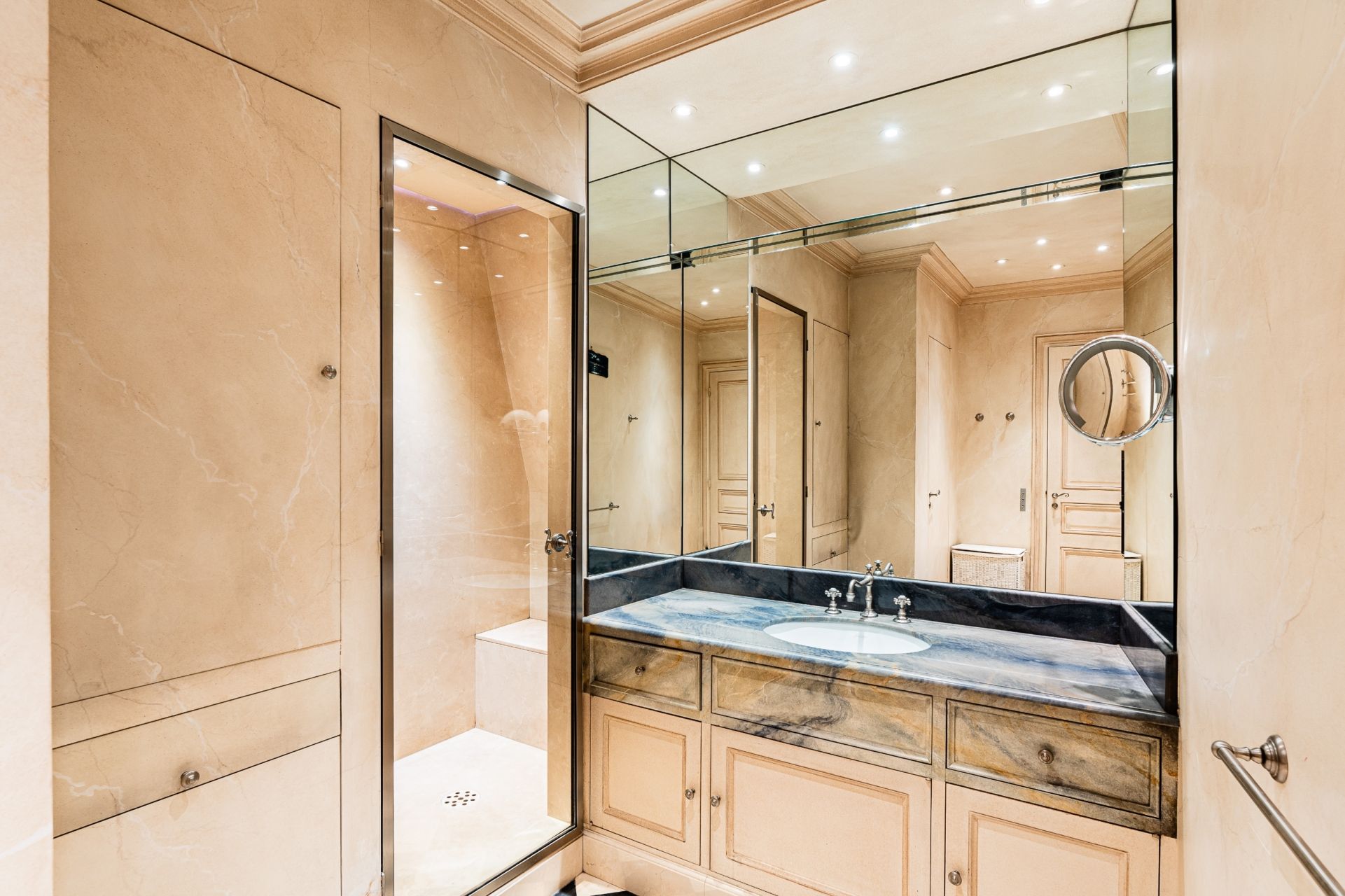 luxury apartment 4 Rooms for sale on PARIS (75008)