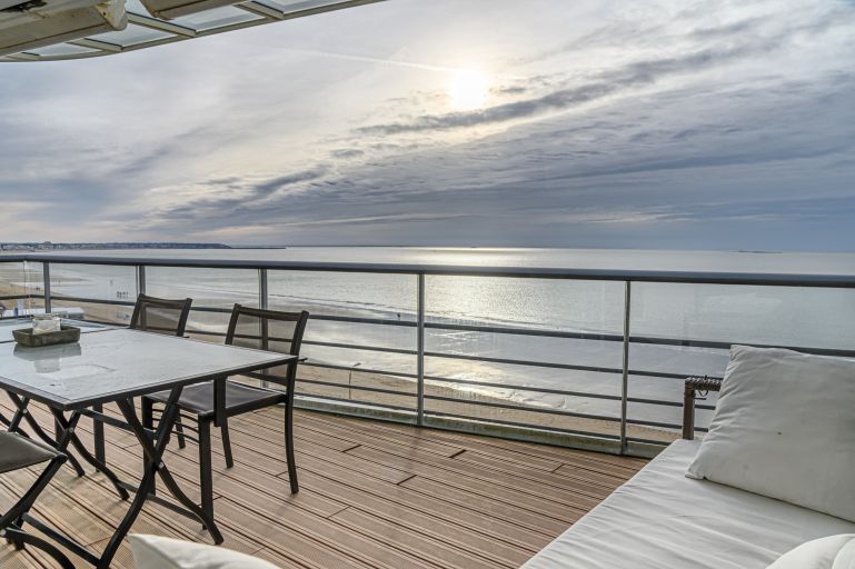 luxury apartment 3 Rooms for sale on LA BAULE (44500)