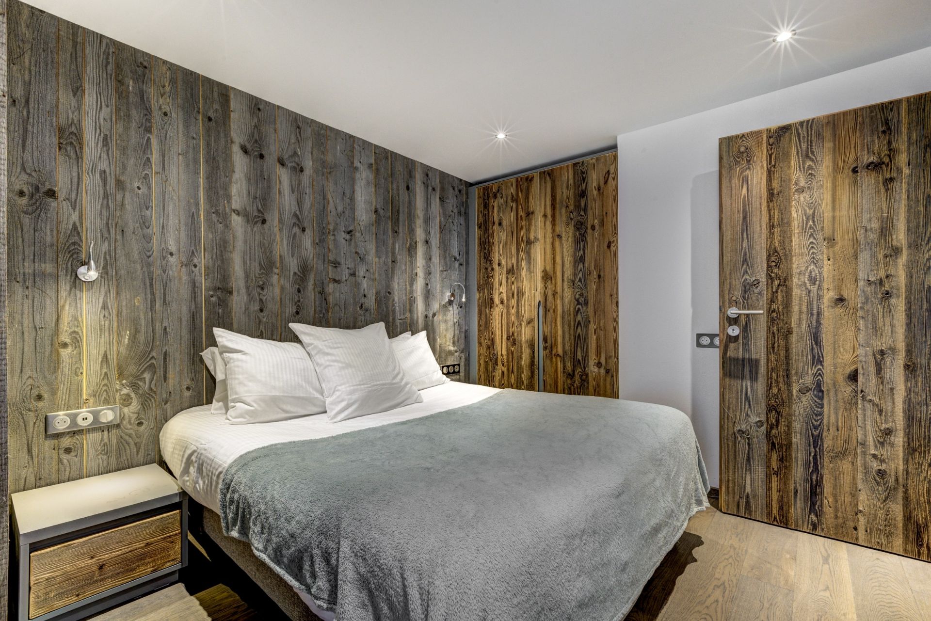 luxury apartment 5 Rooms for sale on ARGENTIERE (74400)