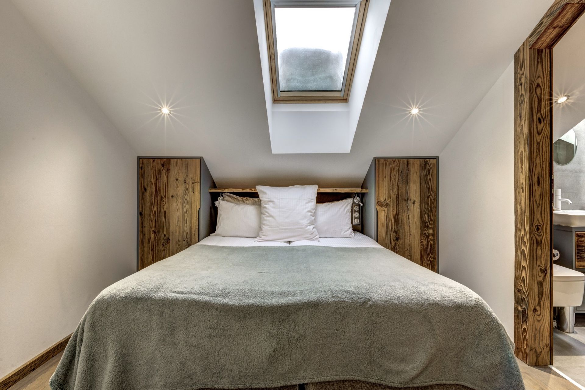 luxury apartment 5 Rooms for sale on ARGENTIERE (74400)