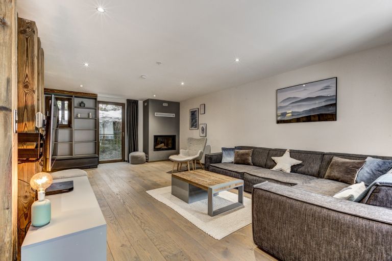 luxury apartment 5 Rooms for sale on ARGENTIERE (74400)