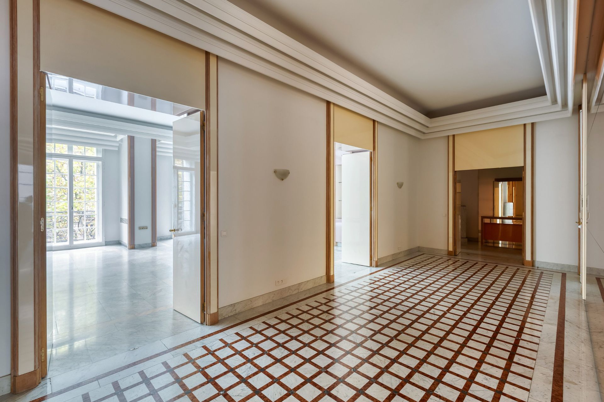 luxury apartment 6 Rooms for sale on PARIS (75004)