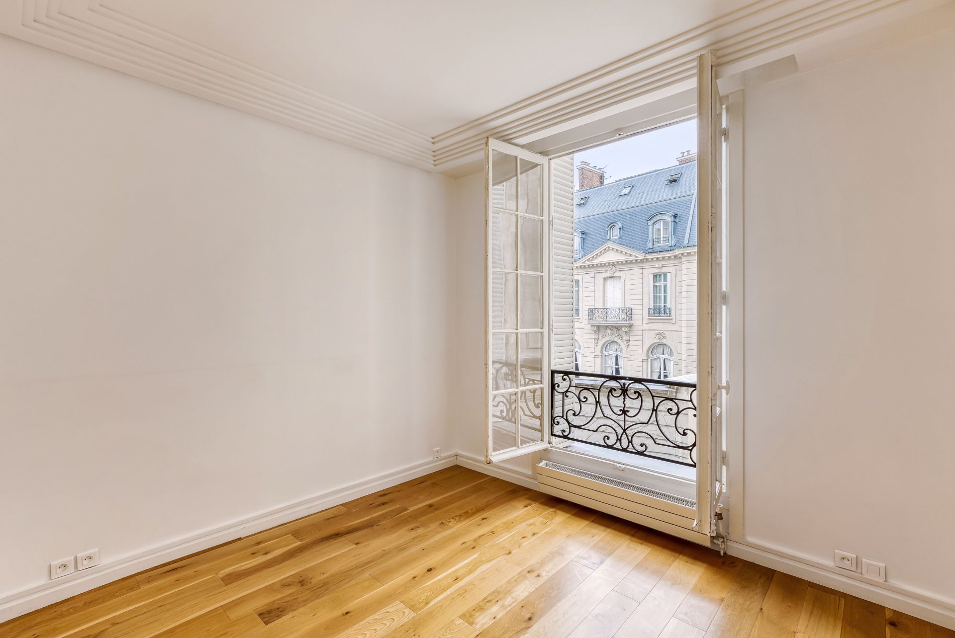 luxury apartment 6 Rooms for sale on PARIS (75004)