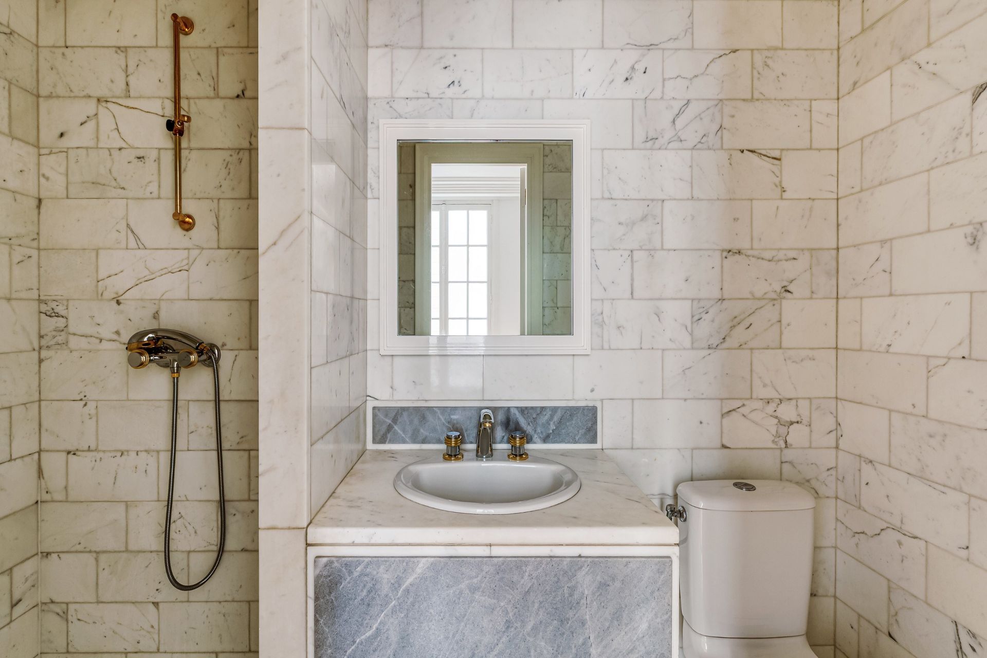 luxury apartment 6 Rooms for sale on PARIS (75004)