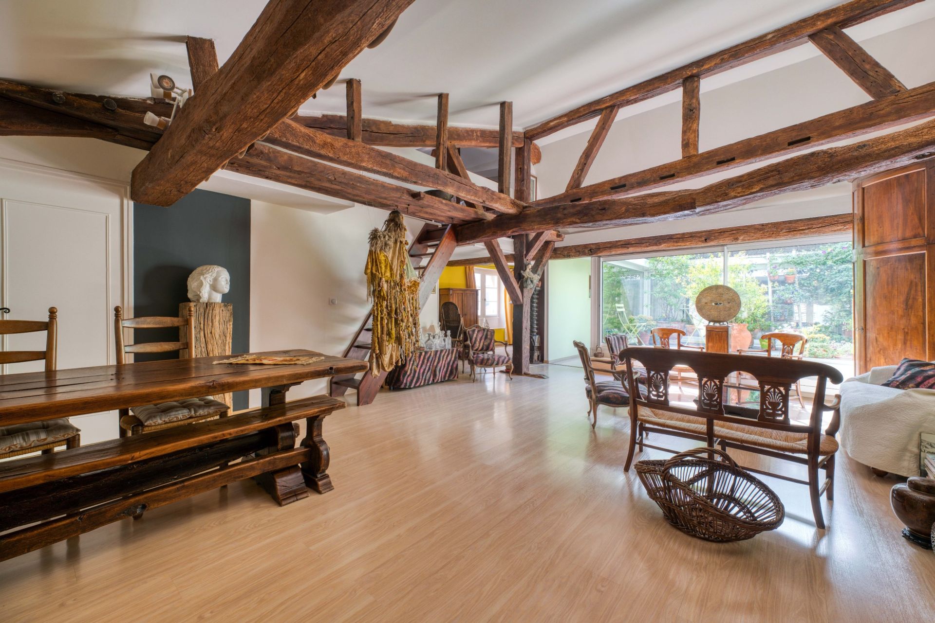 luxury apartment 4 Rooms for sale on LA ROCHELLE (17000)