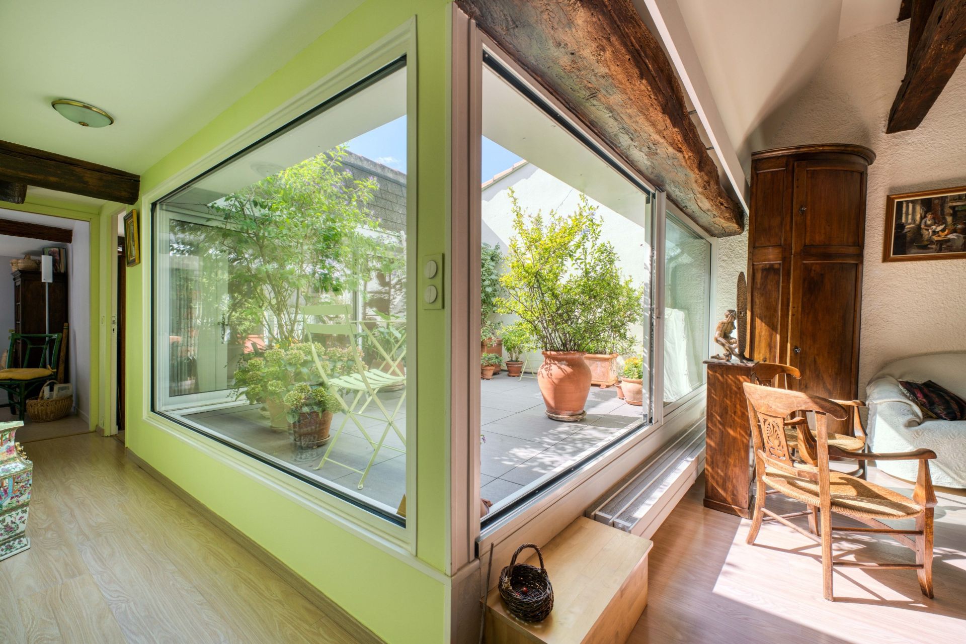 luxury apartment 4 Rooms for sale on LA ROCHELLE (17000)