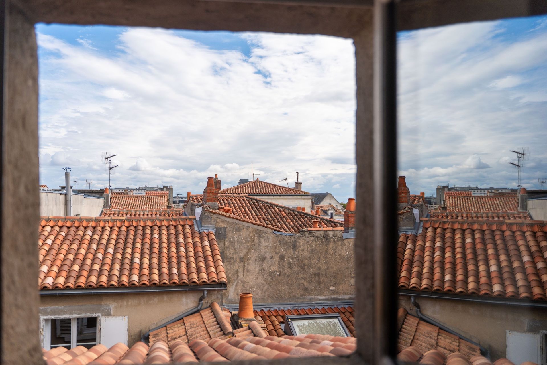 luxury apartment 4 Rooms for sale on LA ROCHELLE (17000)