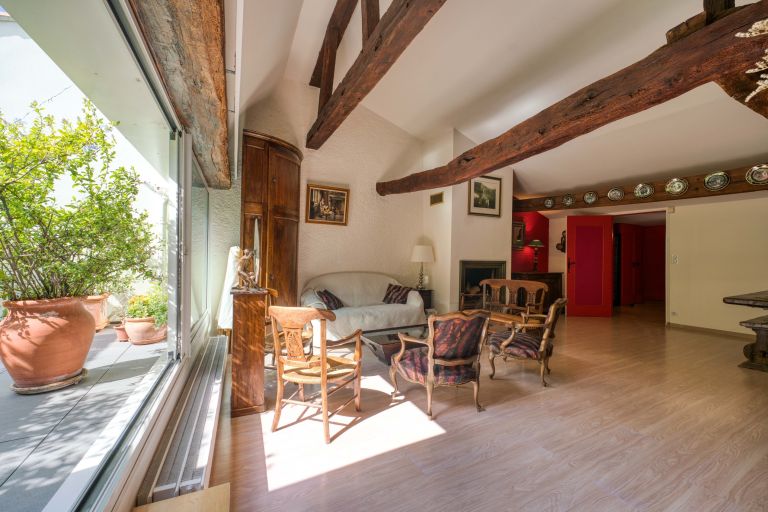 luxury apartment 4 Rooms for sale on LA ROCHELLE (17000)