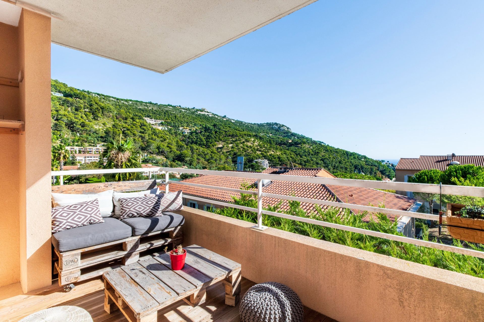 luxury apartment 4 Rooms for sale on EZE (06360)