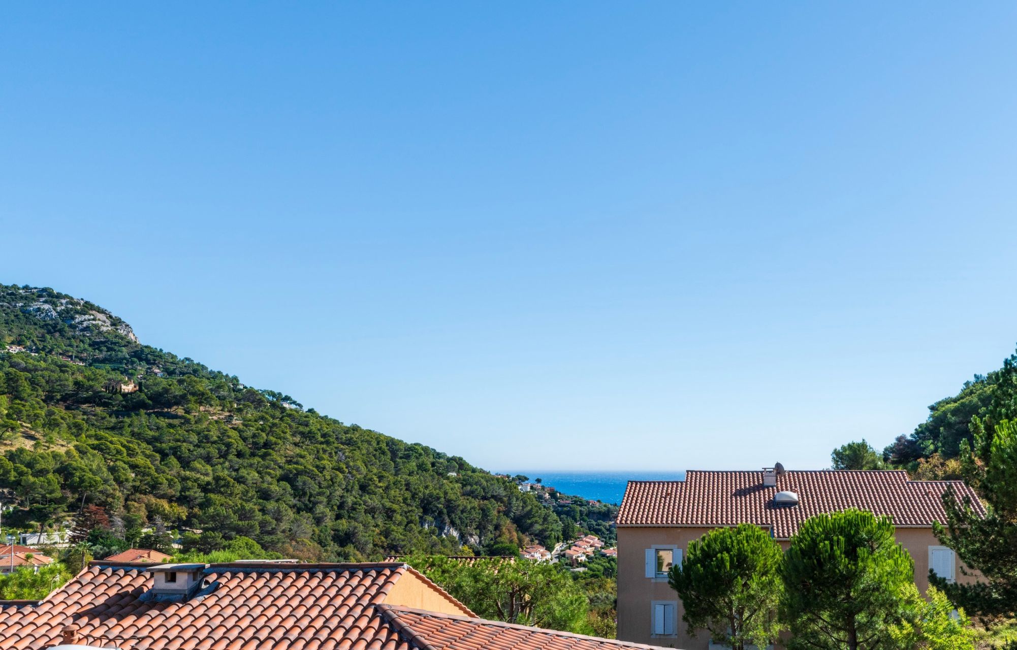 luxury apartment 4 Rooms for sale on EZE (06360)