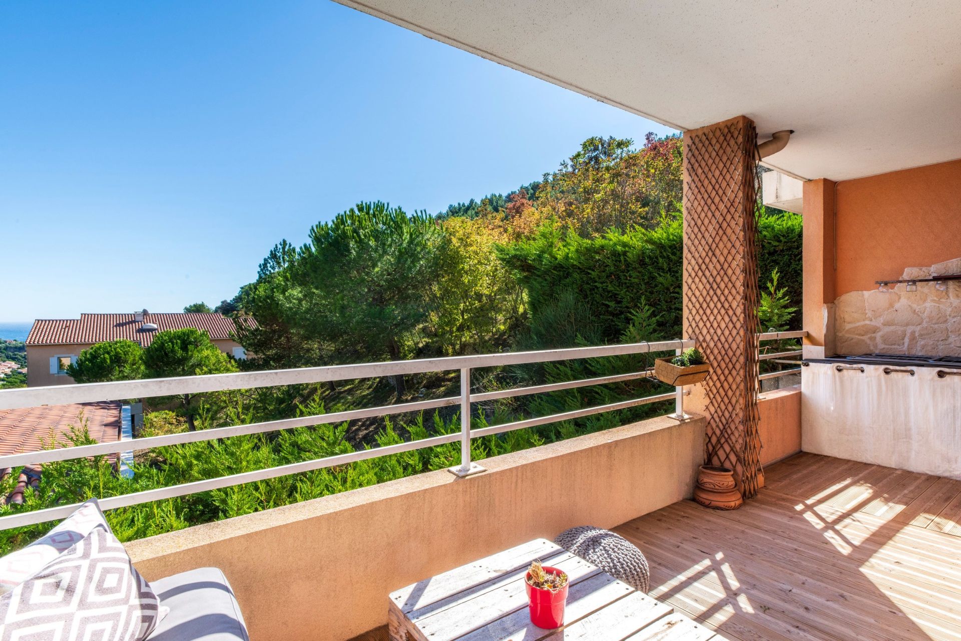 luxury apartment 4 Rooms for sale on EZE (06360)