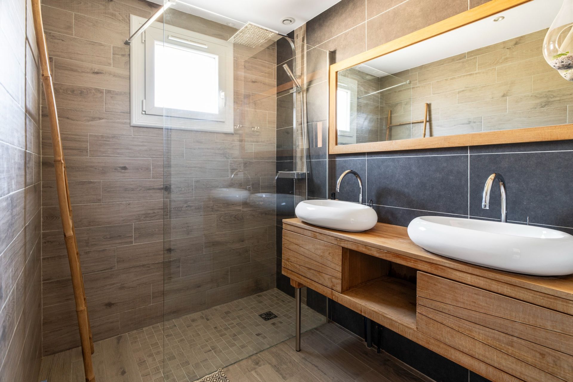 luxury apartment 4 Rooms for sale on EZE (06360)