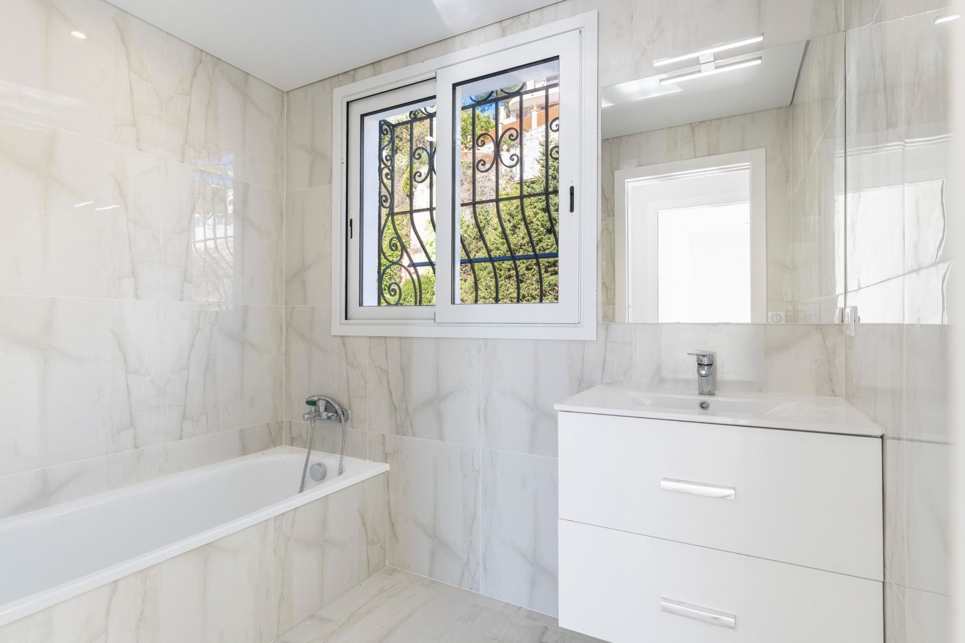 luxury apartment 4 Rooms for sale on LA TURBIE (06320)