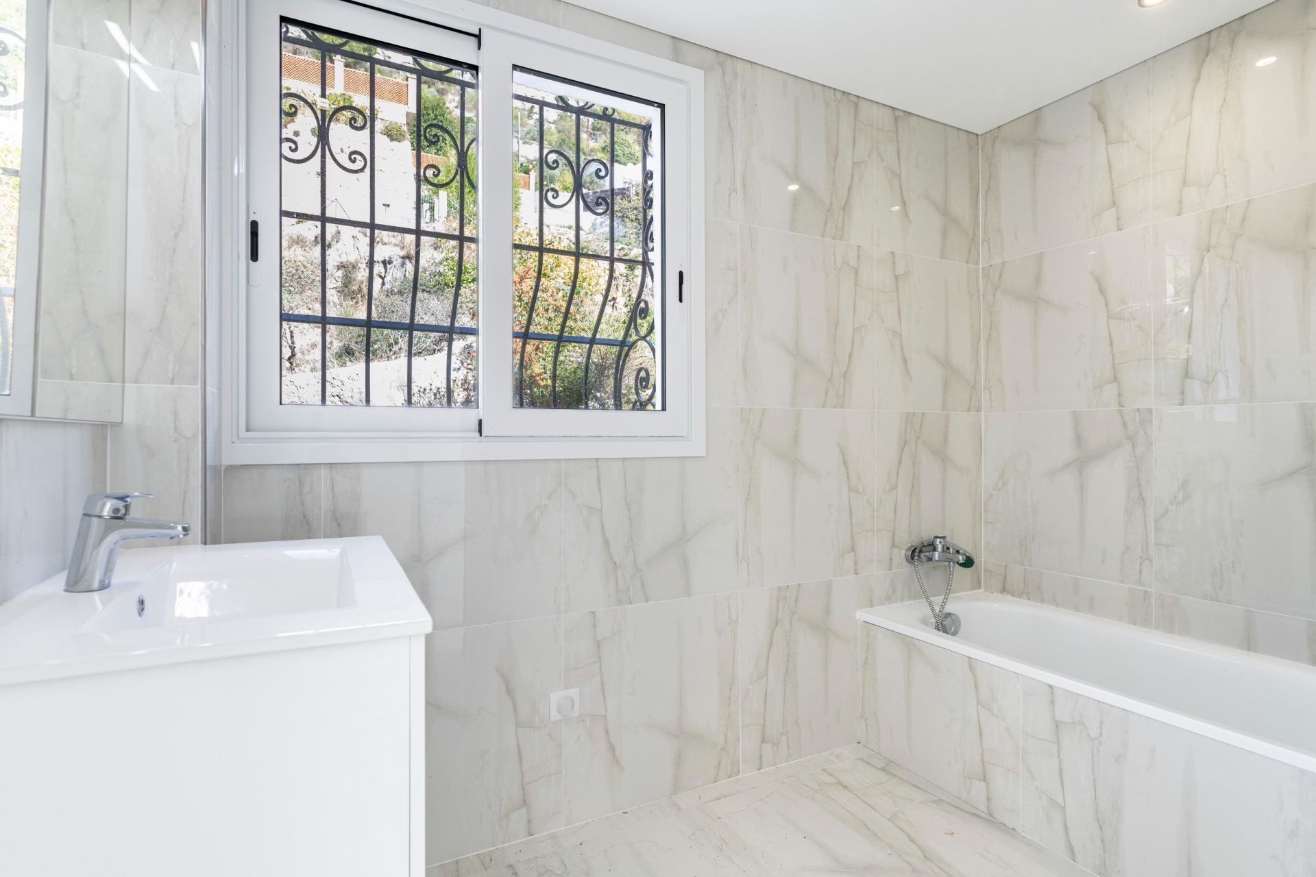 luxury apartment 4 Rooms for sale on LA TURBIE (06320)