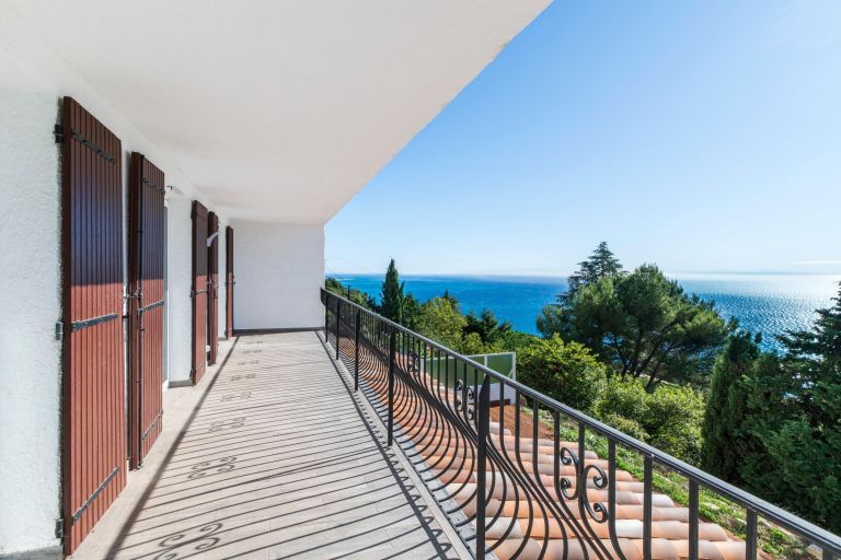 luxury apartment 4 Rooms for sale on LA TURBIE (06320)