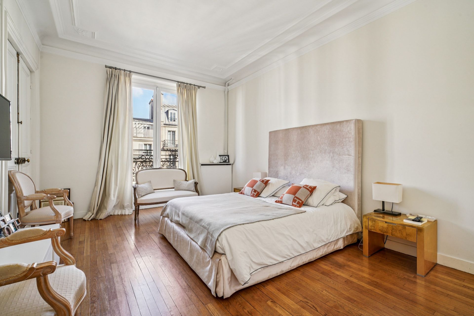 luxury apartment 5 Rooms for sale on PARIS (75008)
