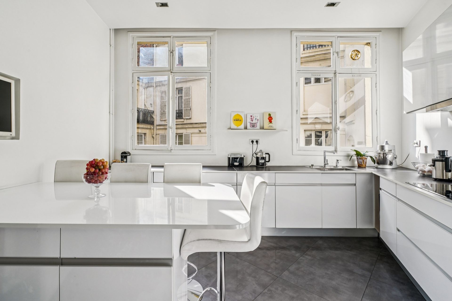 luxury apartment 5 Rooms for sale on PARIS (75008)