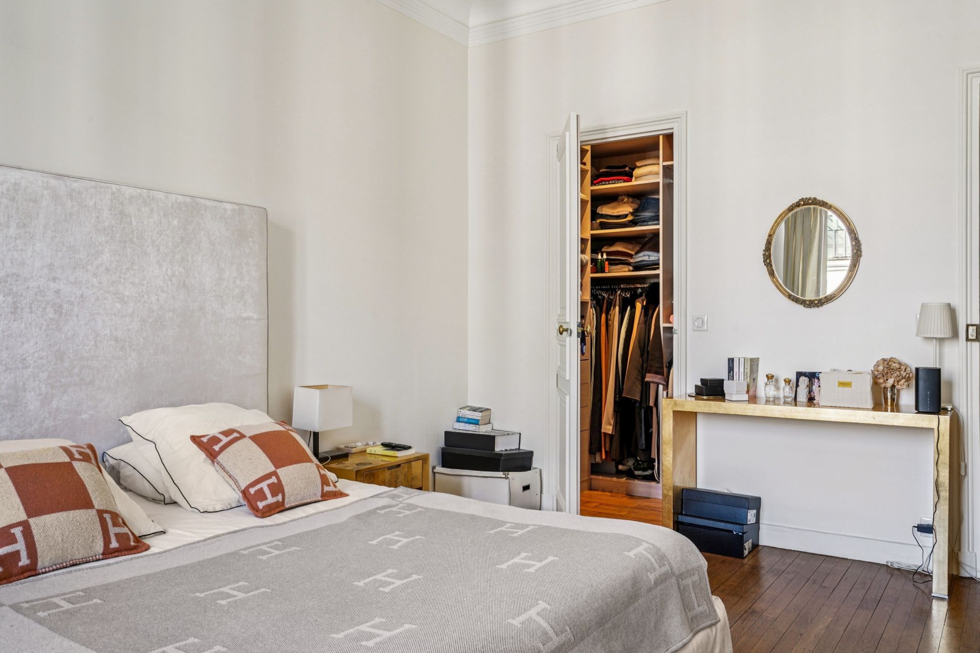 luxury apartment 5 Rooms for sale on PARIS (75008)