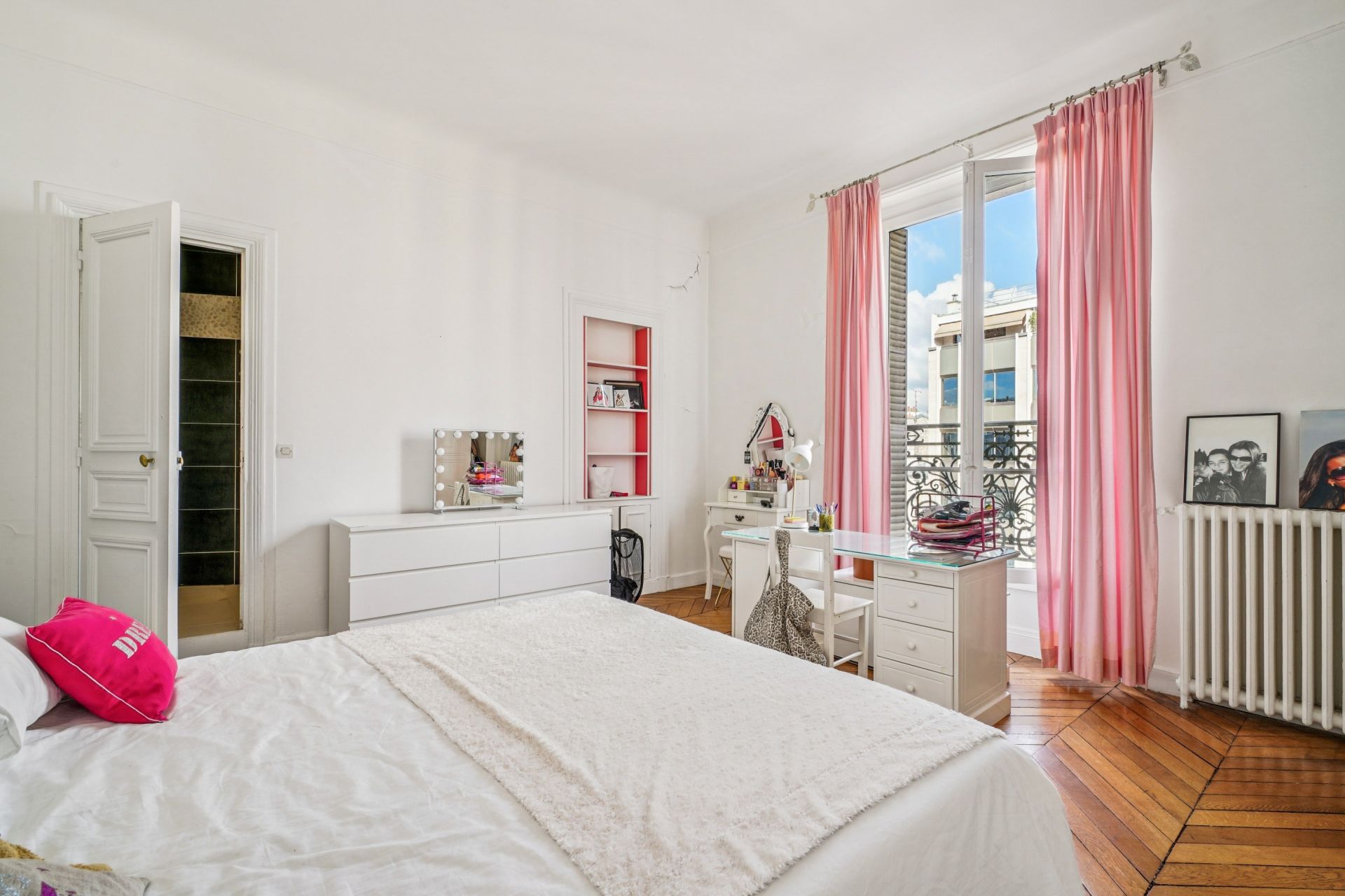 luxury apartment 5 Rooms for sale on PARIS (75008)