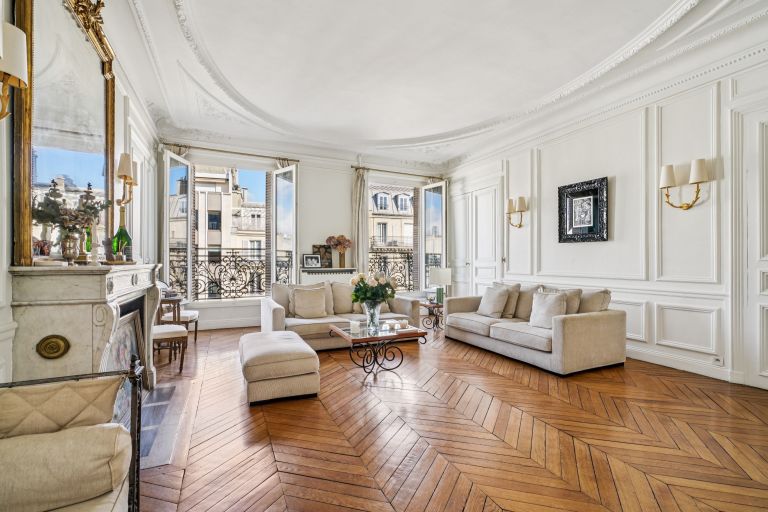 luxury apartment 5 Rooms for sale on PARIS (75008)