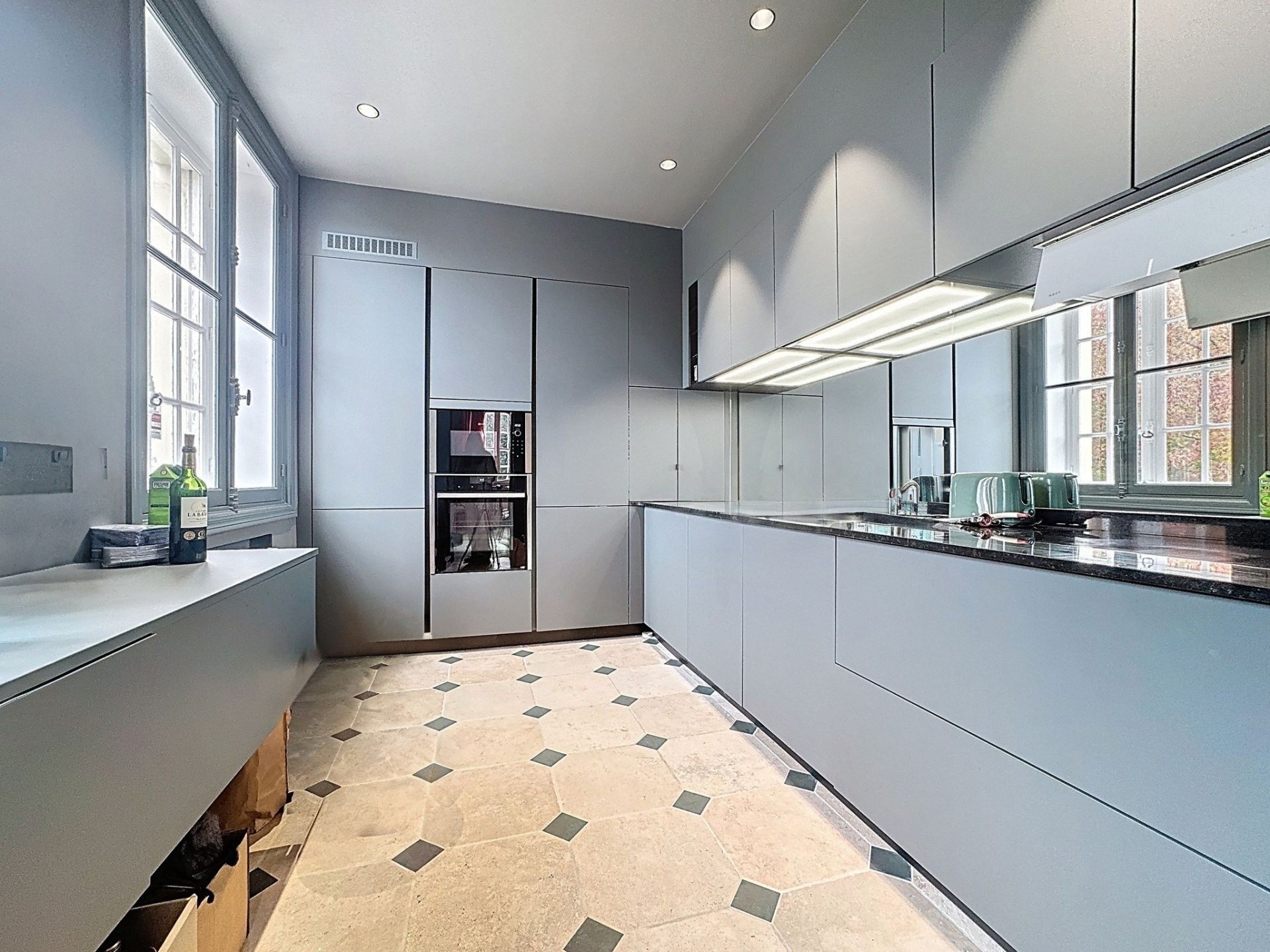 luxury apartment 6 Rooms for sale on BIARRITZ (64200)