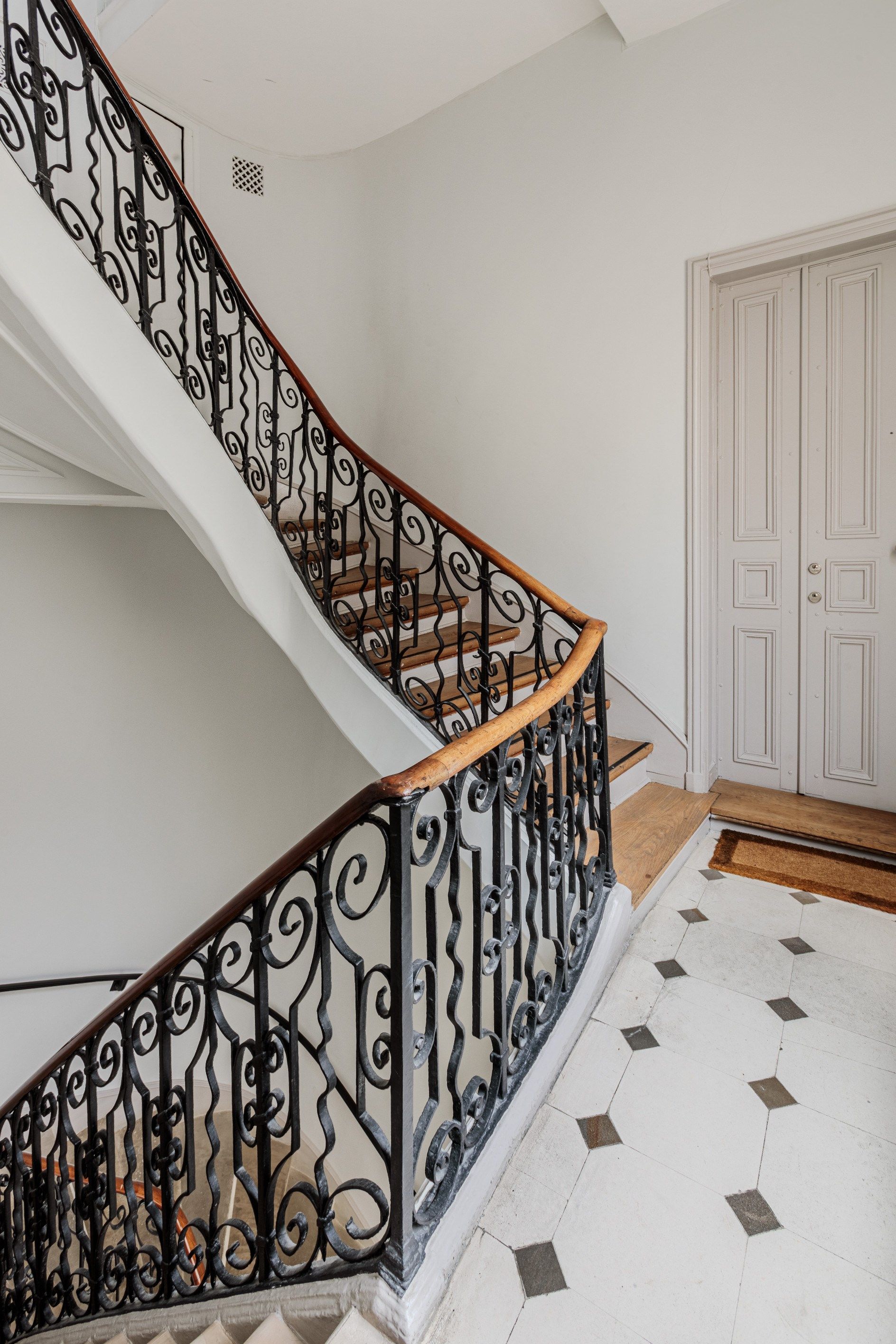 luxury apartment 5 Rooms for sale on PARIS (75001)