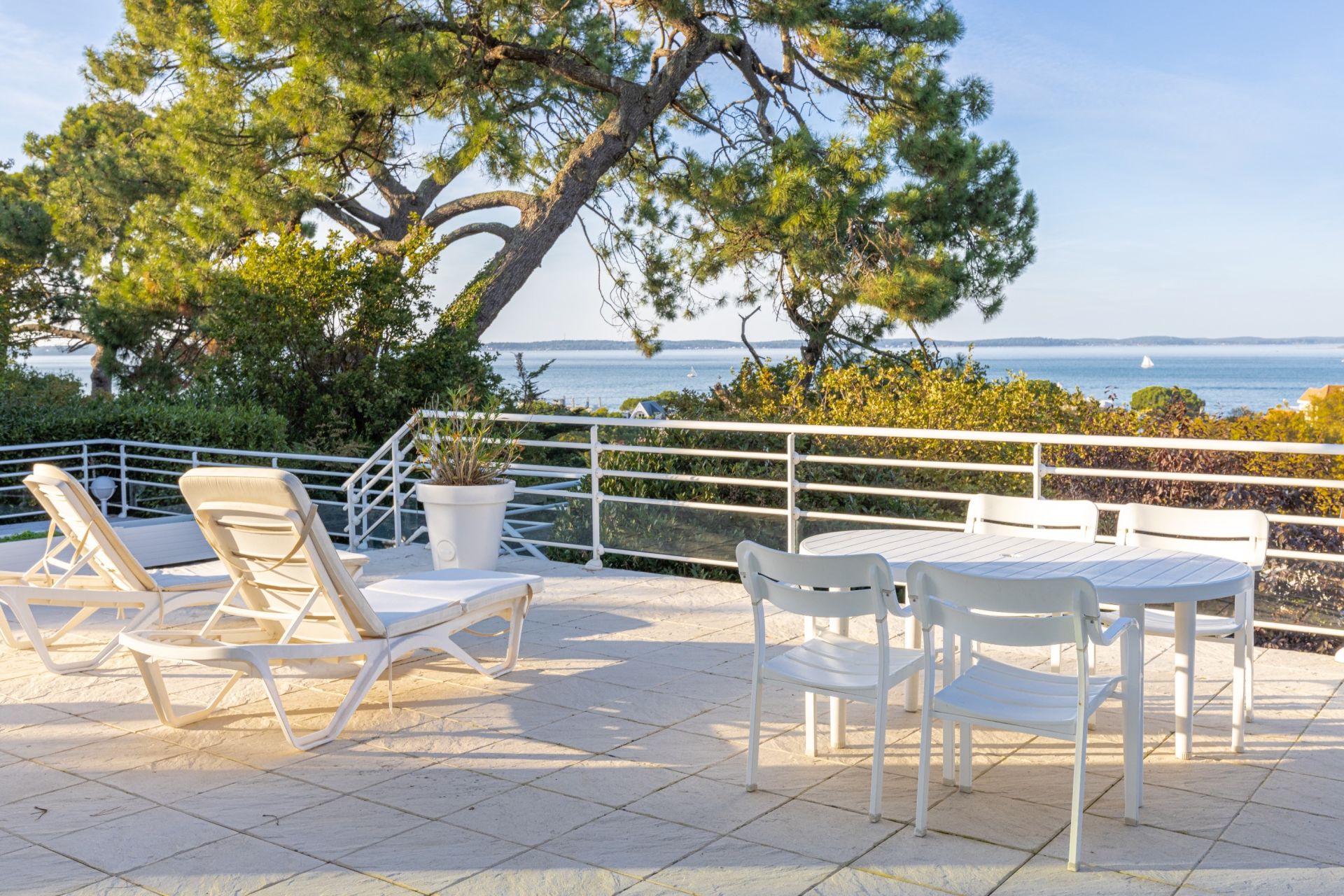 luxury house 6 Rooms for sale on ARCACHON (33120)