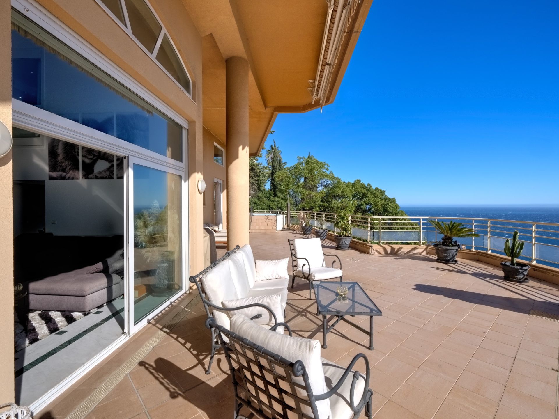 luxury duplex 5 Rooms for sale on BEAUSOLEIL (06240)