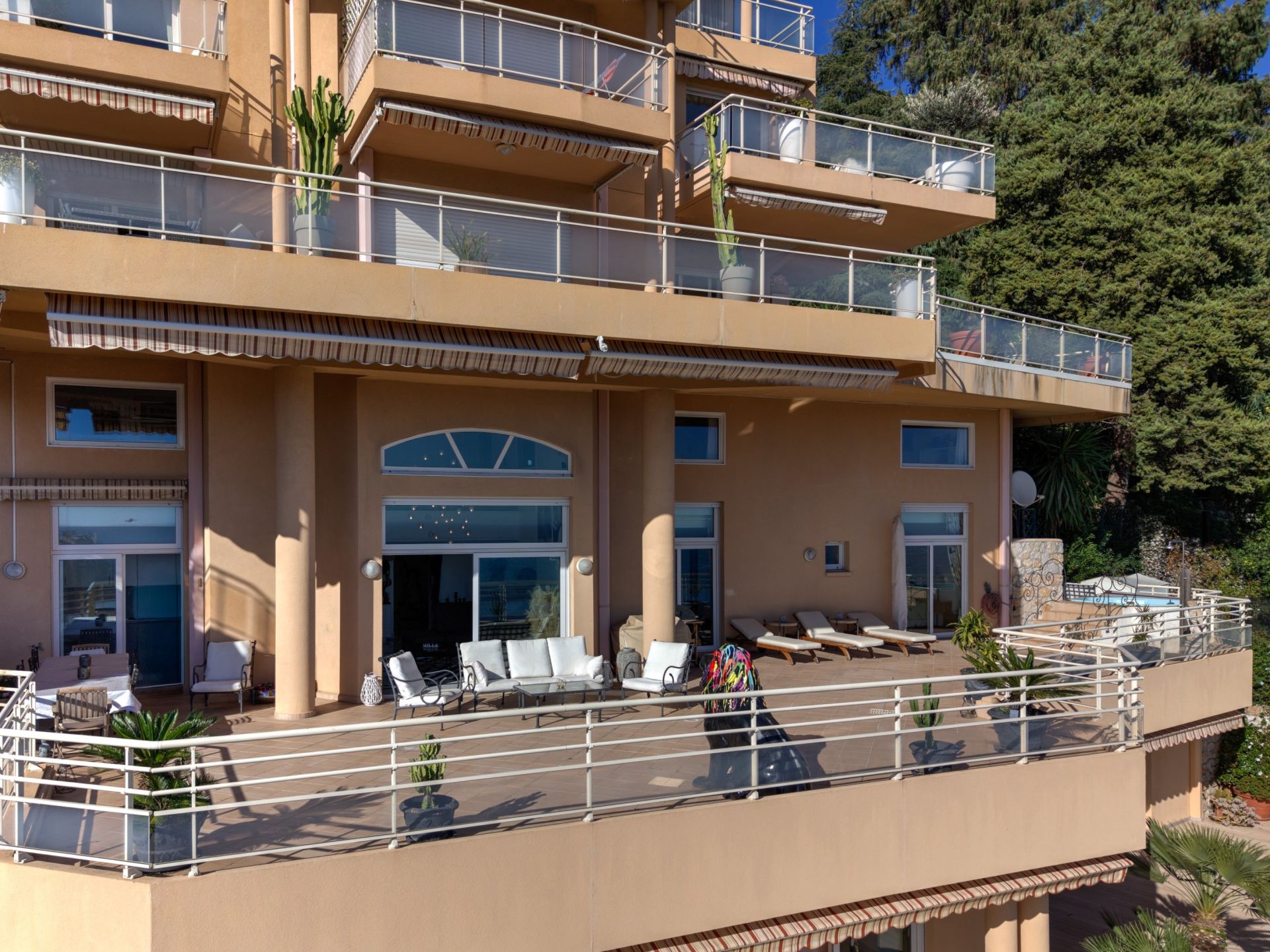 luxury duplex 5 Rooms for sale on BEAUSOLEIL (06240)