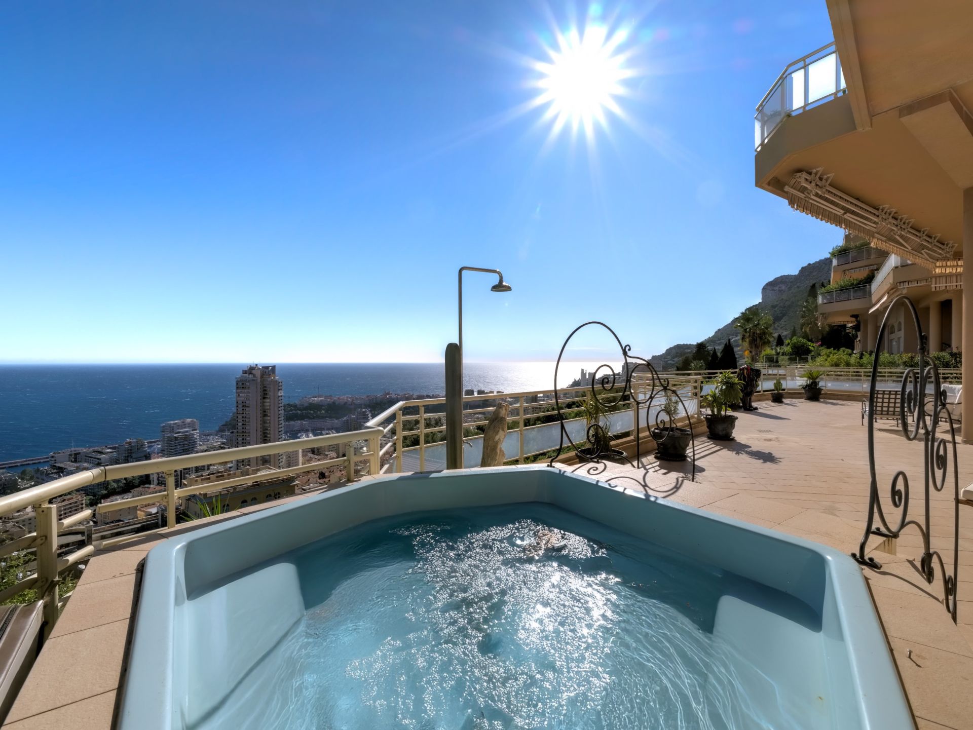 luxury duplex 5 Rooms for sale on BEAUSOLEIL (06240)